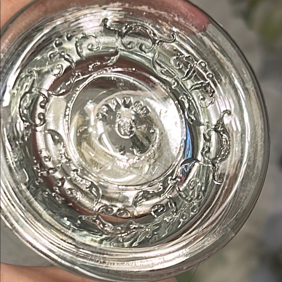 Vintage La Rochere Clairey Versailles Embossed Shell and Flower Tumblerr 8oz - Picture 5 of 8